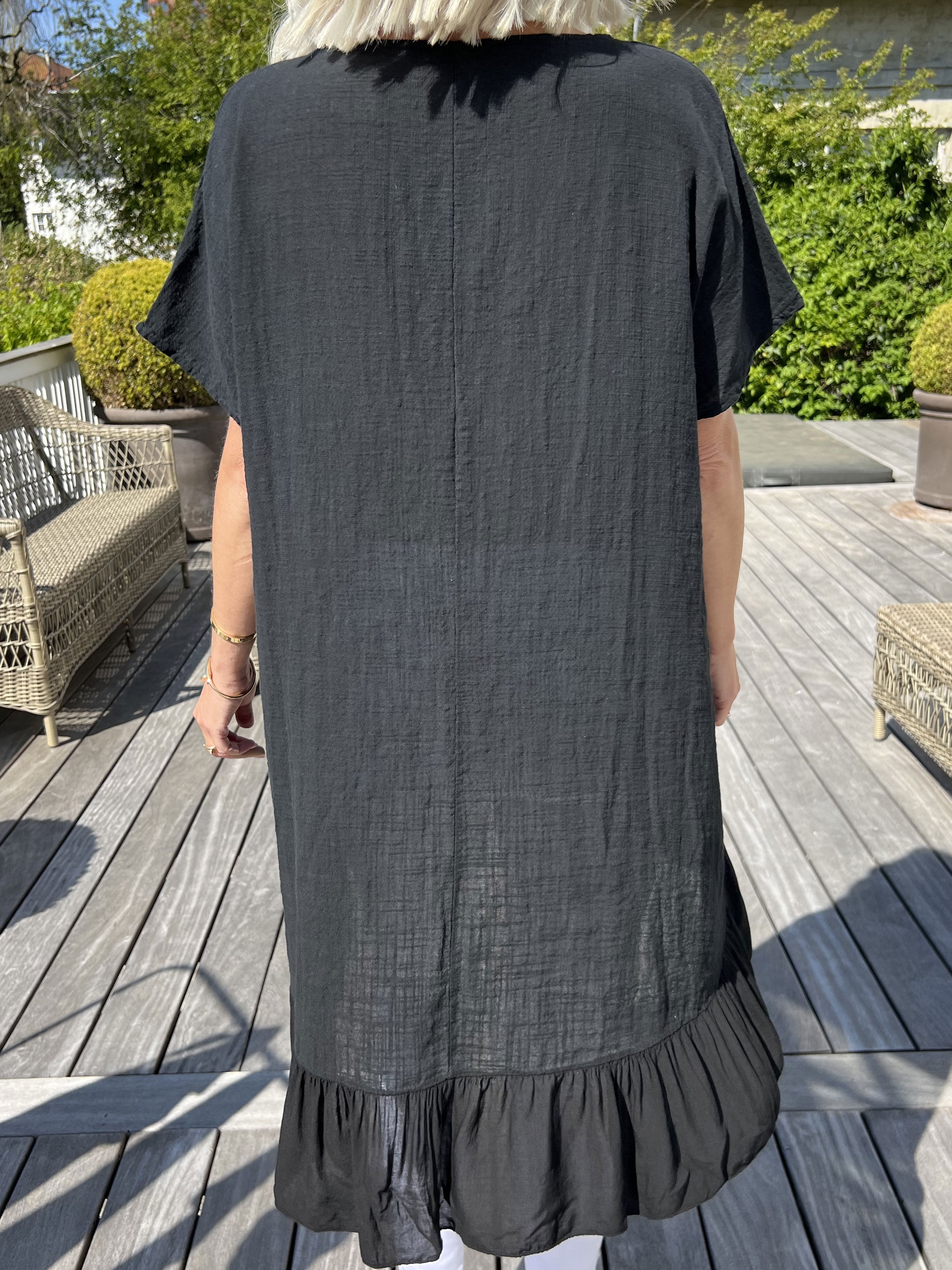 Elba - Tunika med förskjuten längd och volanger